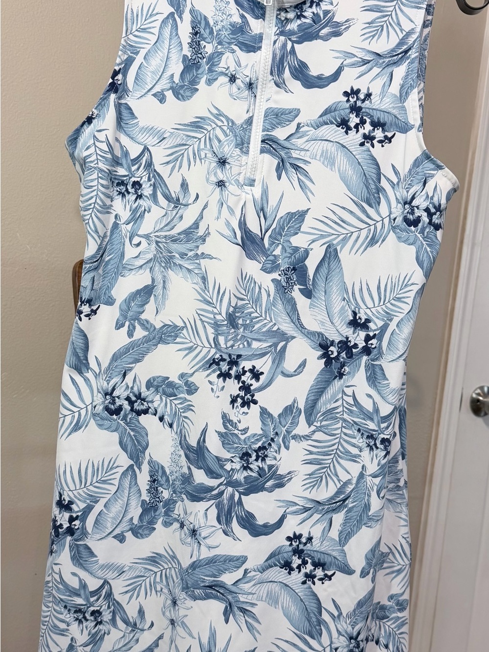 Tommy Bahama Golf Women’s L Sleeveless Zip Shift Dress White/Blue Floral